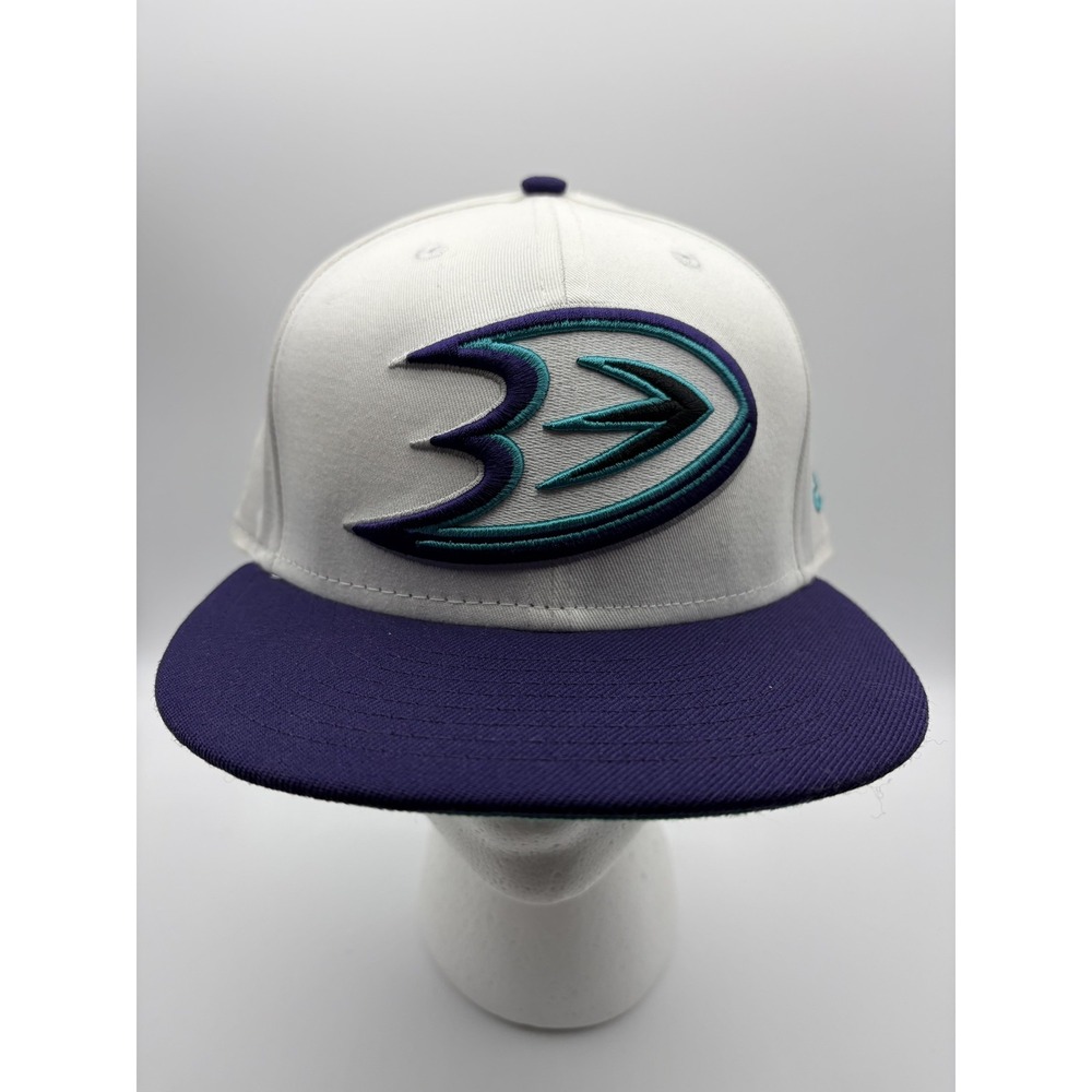 Anaheim Ducks Hat Cap Fitted Mens 7 1/8 White Purple NHL Hockey 59FIFTY New Era